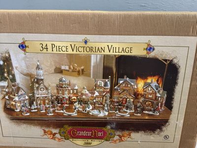 Grandeur Noel 34 Piece Victorian Village Collector's Edition 2000