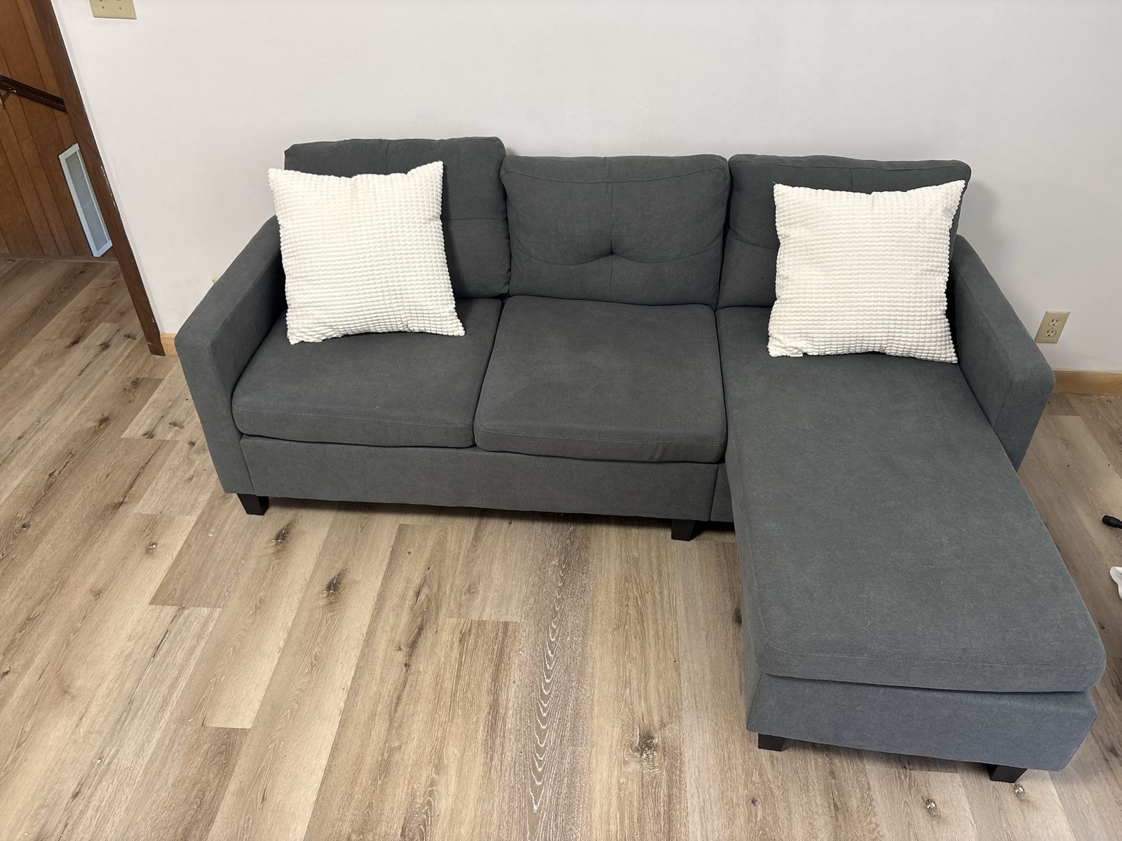 Cozy 3-Seat Gray Fabric Sectional Sofa with Reversible Chaise - Modern Living Room Furniture