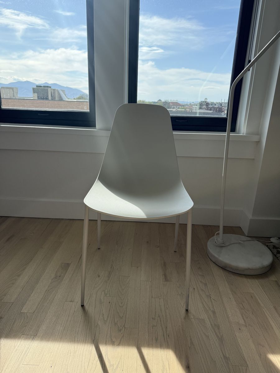 Set of (4) - Mid Century Dining Chairs - Pure White - Scandy