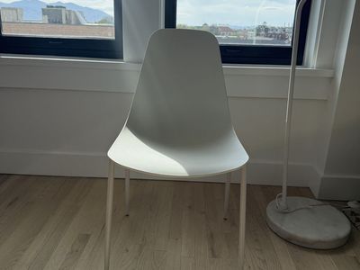 Set of (4) - Mid Century Dining Chairs - Pure White - Scandy