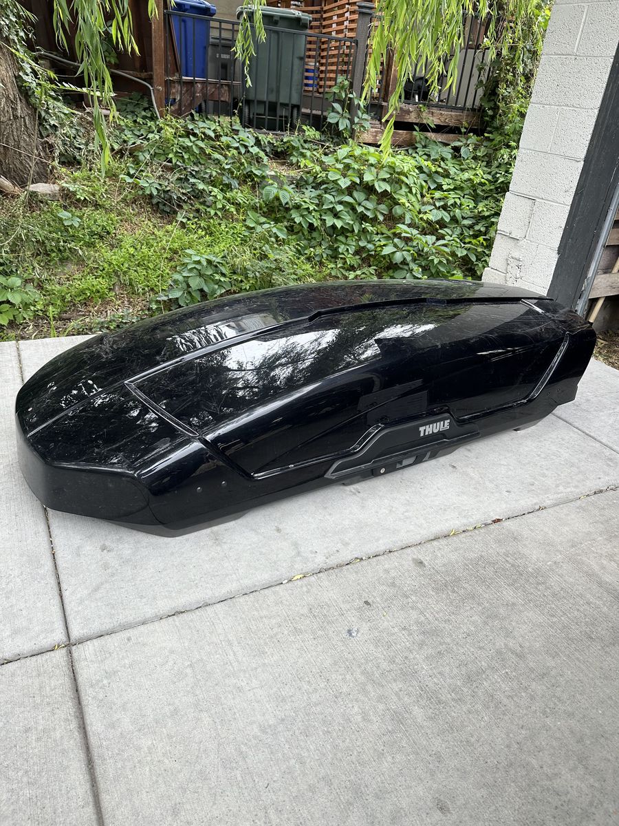 THULE | Large Roof Cargo Box Black