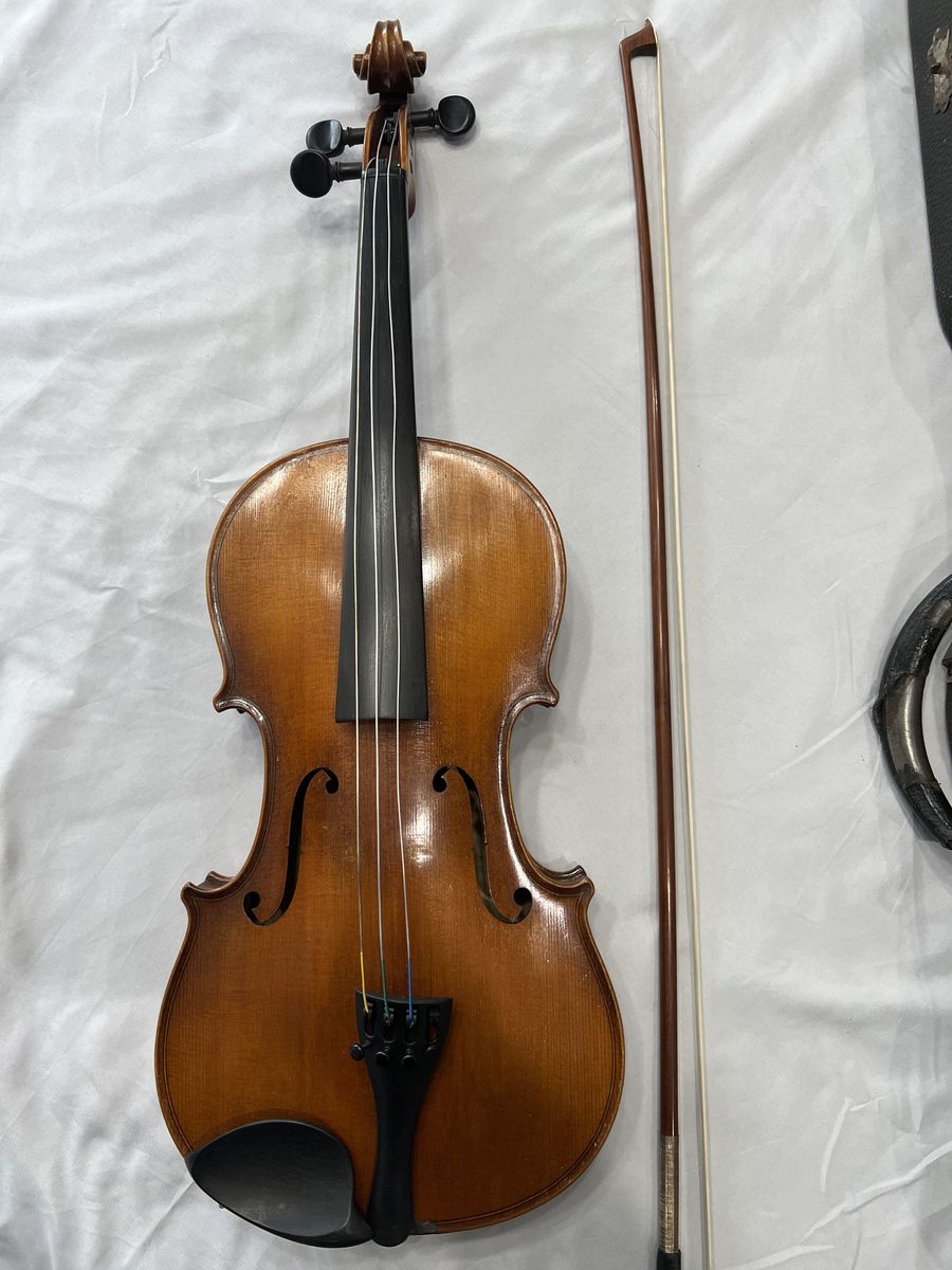 Antique Shutz “Crescendo” Violin (c. 1880–1890) w/ $1,000 Pernambuco Bow, Original Case & Accessories – Appraised