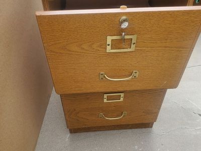Filing cabinet 2 drawers with key $25