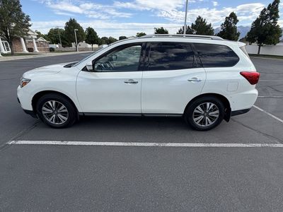 2017 Nissan Pathfinder SV