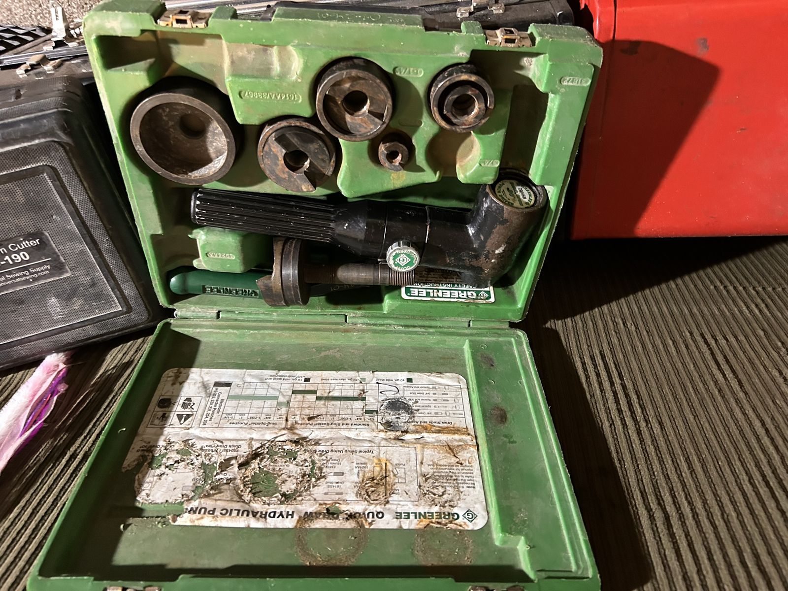 Greenlee Quick Draw 980 Hydraulic Punch Driver Kit with Case and Dies - Used