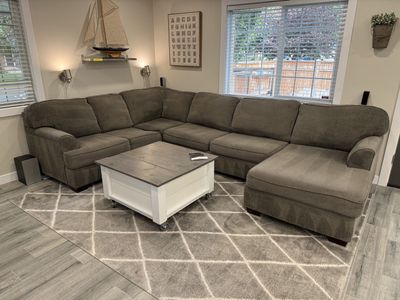 Spacious Gray L-Shape 3-piece Sectional Sofa Couch with Chaise - Excellent Condition