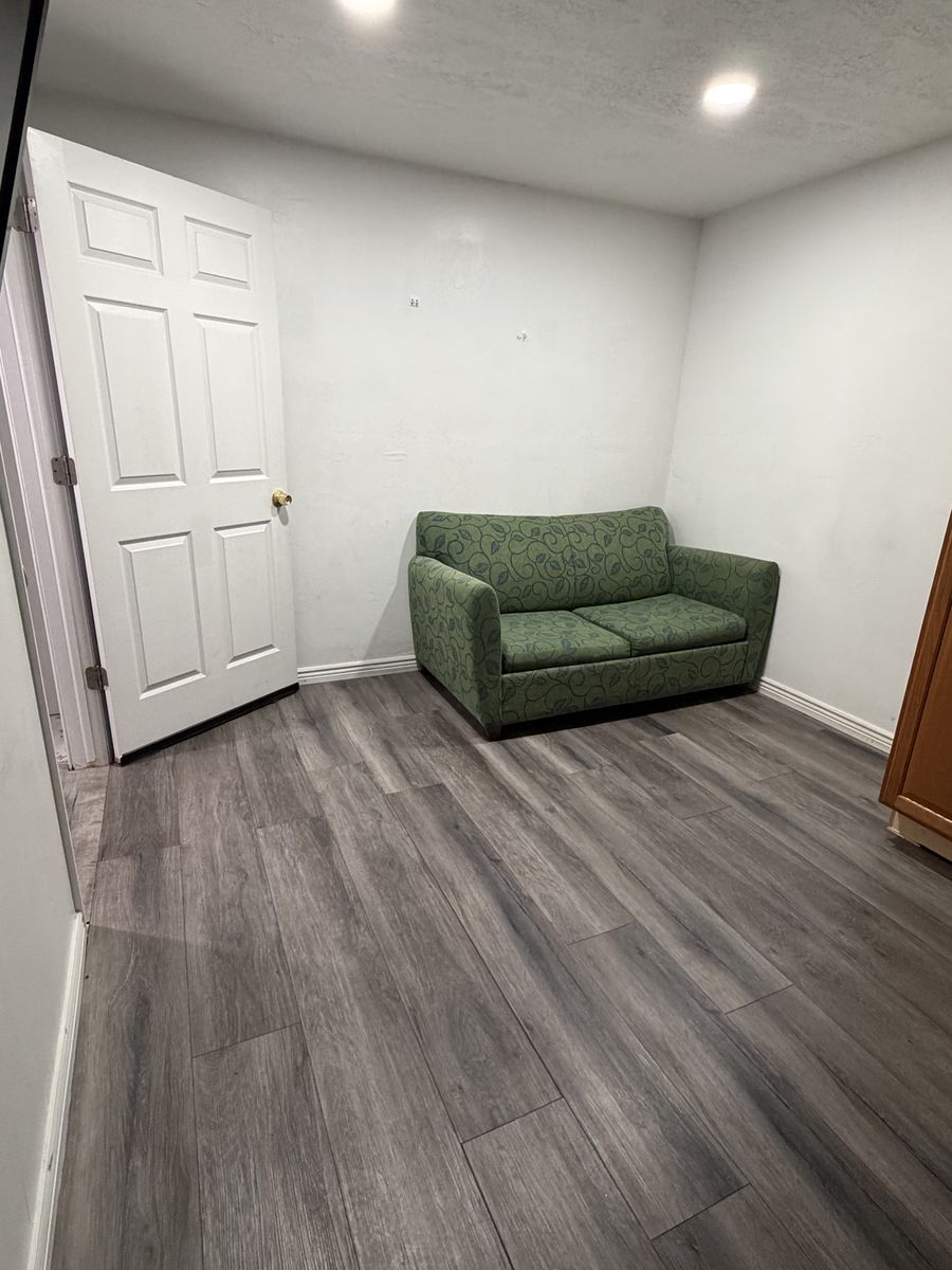 Main image 4