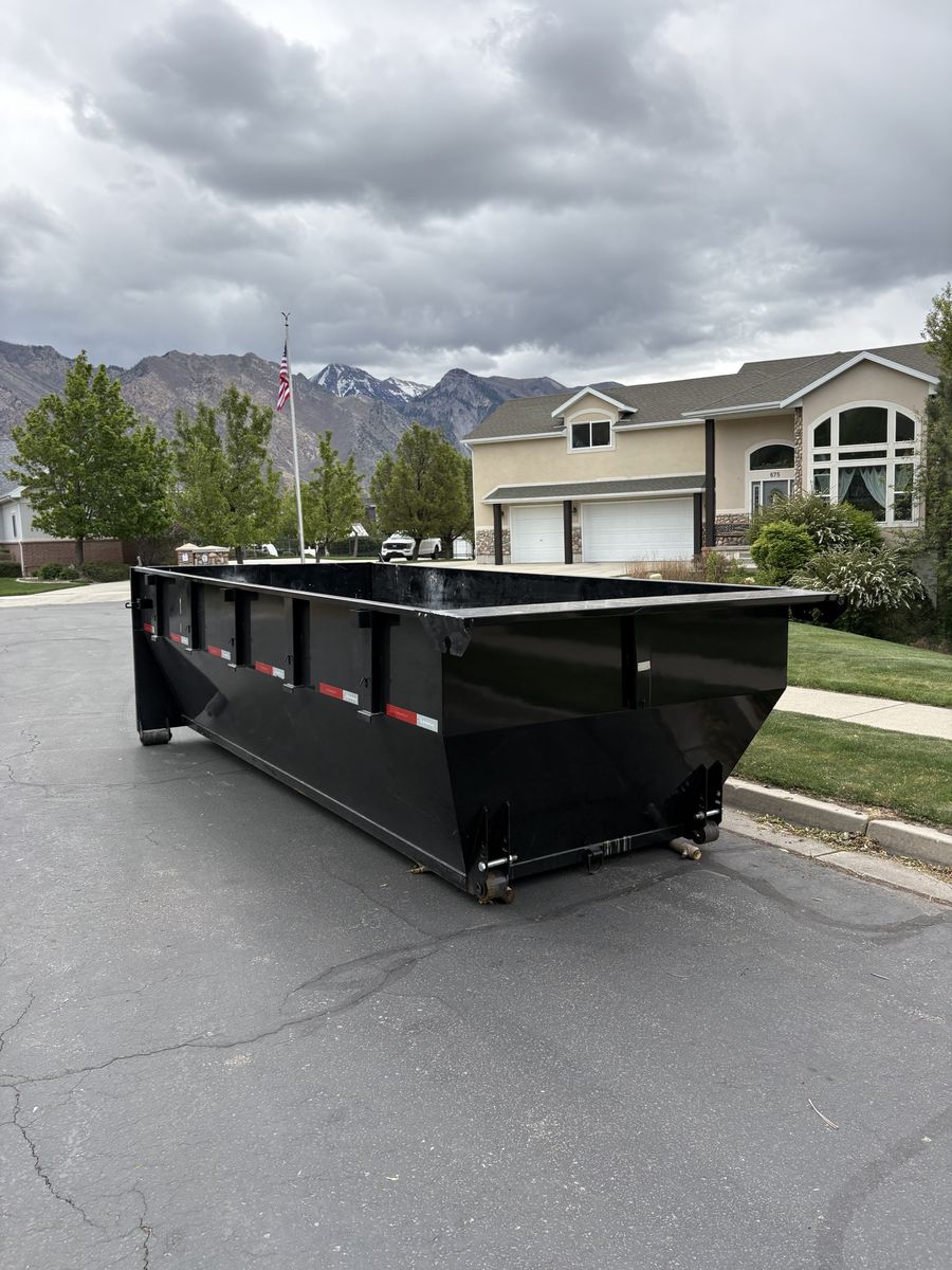 15 yard Dump container 7x16x4