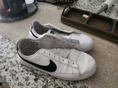 Nike Blazer Lows - White/Black Sail - Size 6.5 Y Unisex