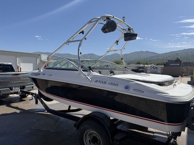 2011 Four Winns H180 Bowrider Boat with Wake Tower