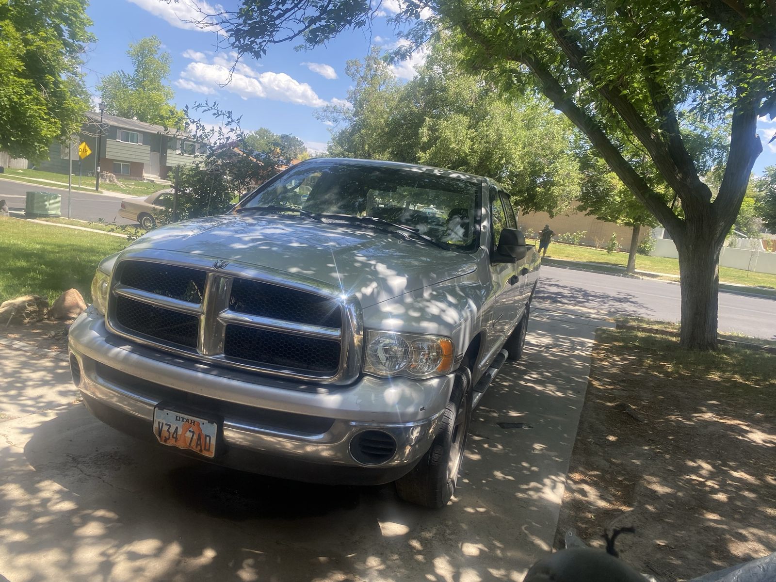 05’ DODGE RAM 1500 4x4 w/ 5.7 ltr HEMI