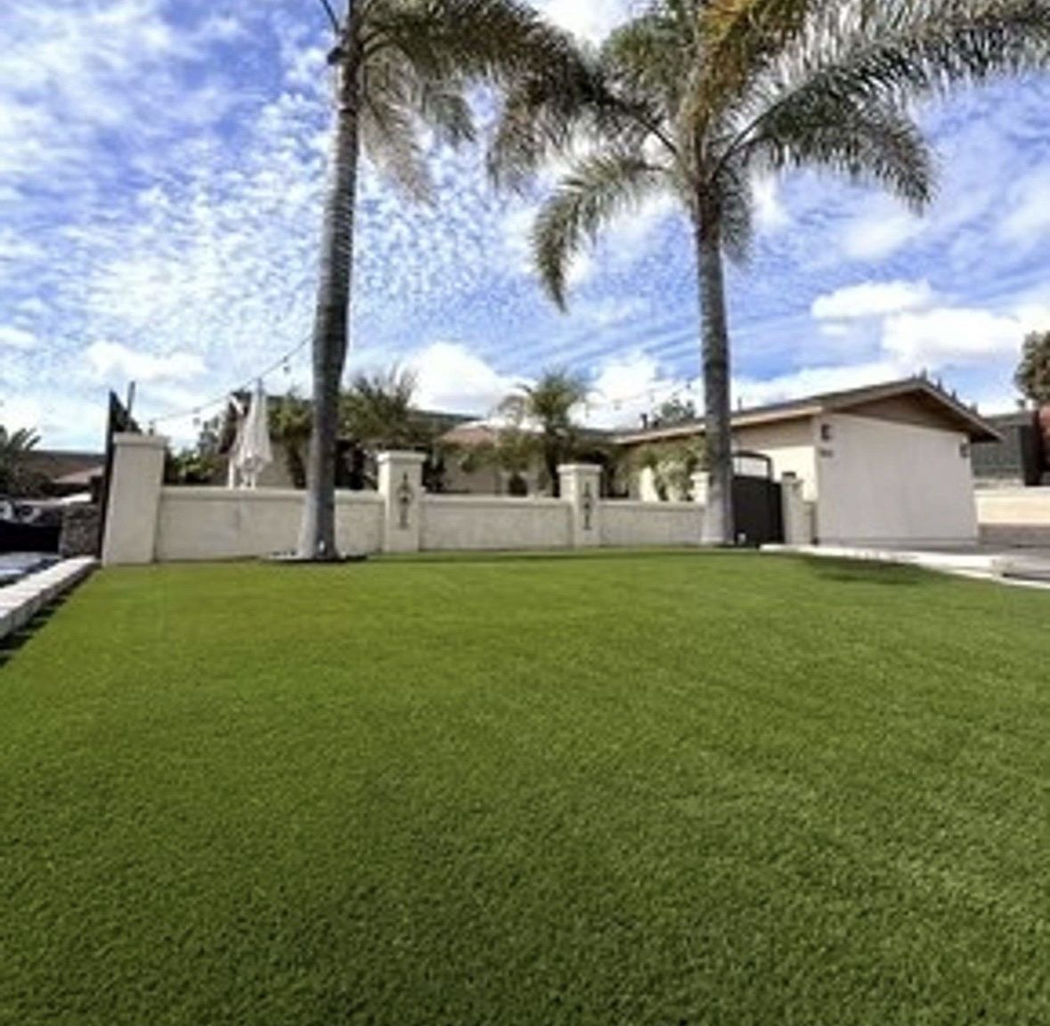 Artificial Turf Roll - Realistic Green Landscaping Grass for Residential/Commercial Use