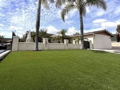 Artificial Turf Roll - Realistic Green Landscaping Grass for Residential/Commercial Use