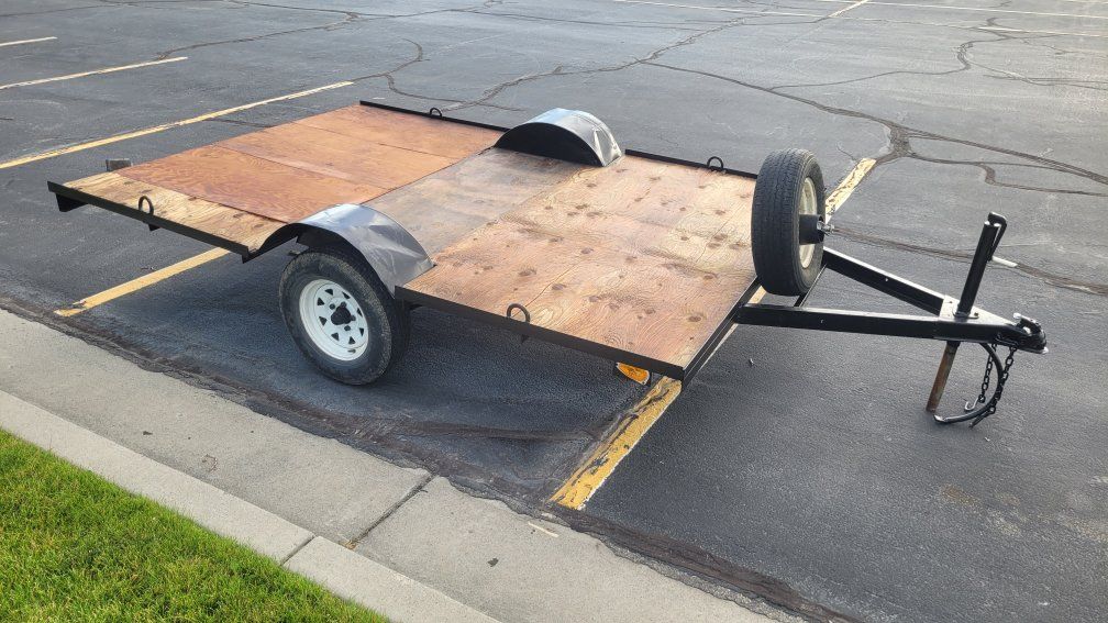 TRAILER 10' X 7'