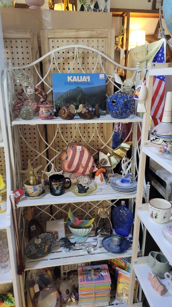 Beachy Coastal & Nautical Vtg. Decor