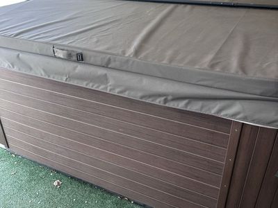 Bullfrog 5person Hot Tub