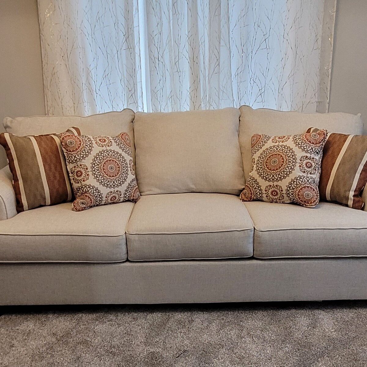 like new couch-pet and smoke free