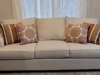 like new couch-pet and smoke free