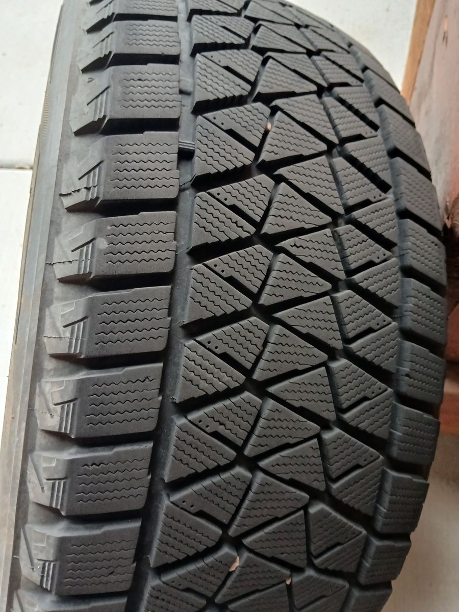 Bridgestone Blizzak Winter Tires 255/50 R20