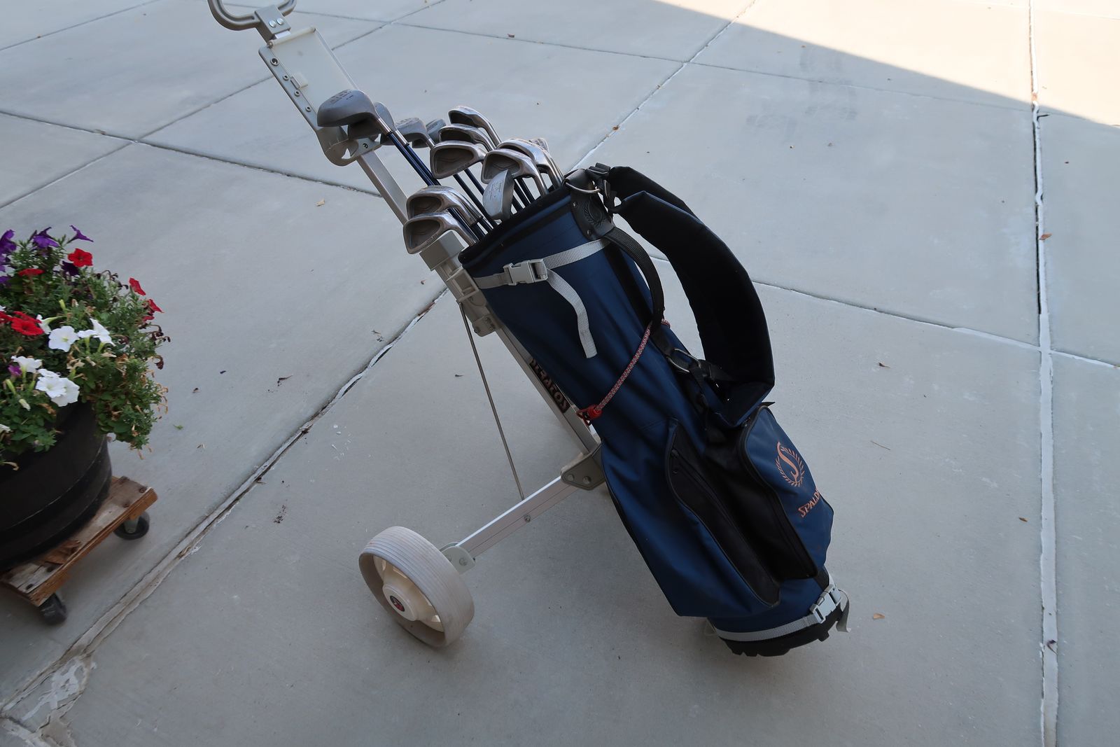 RINO Rifle Low Torque Model GP-6.1 With Graphite Shafts, Bag & cart 