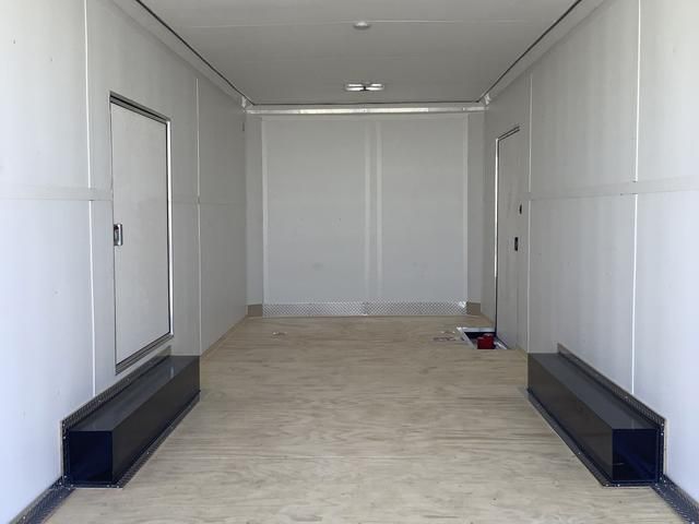 Main image 6