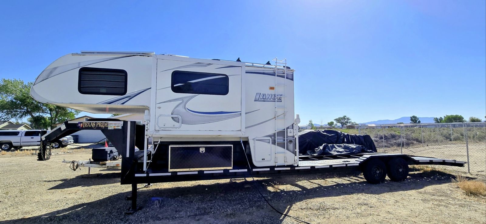 2021 crawler hauler with 2009 lance 1191 camper