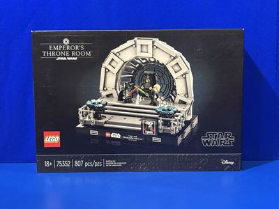 New LEGO Star Wars Emperor's Throne Room Diorama 75352, retired.