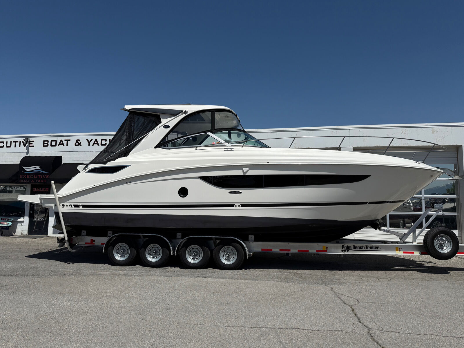 2018 35' Sea Ray Sundancer 350 Axius Yacht