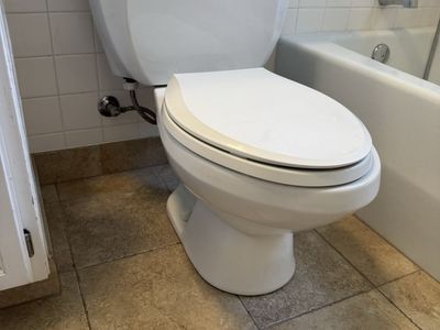 Toilet - American Standard elongated cadet