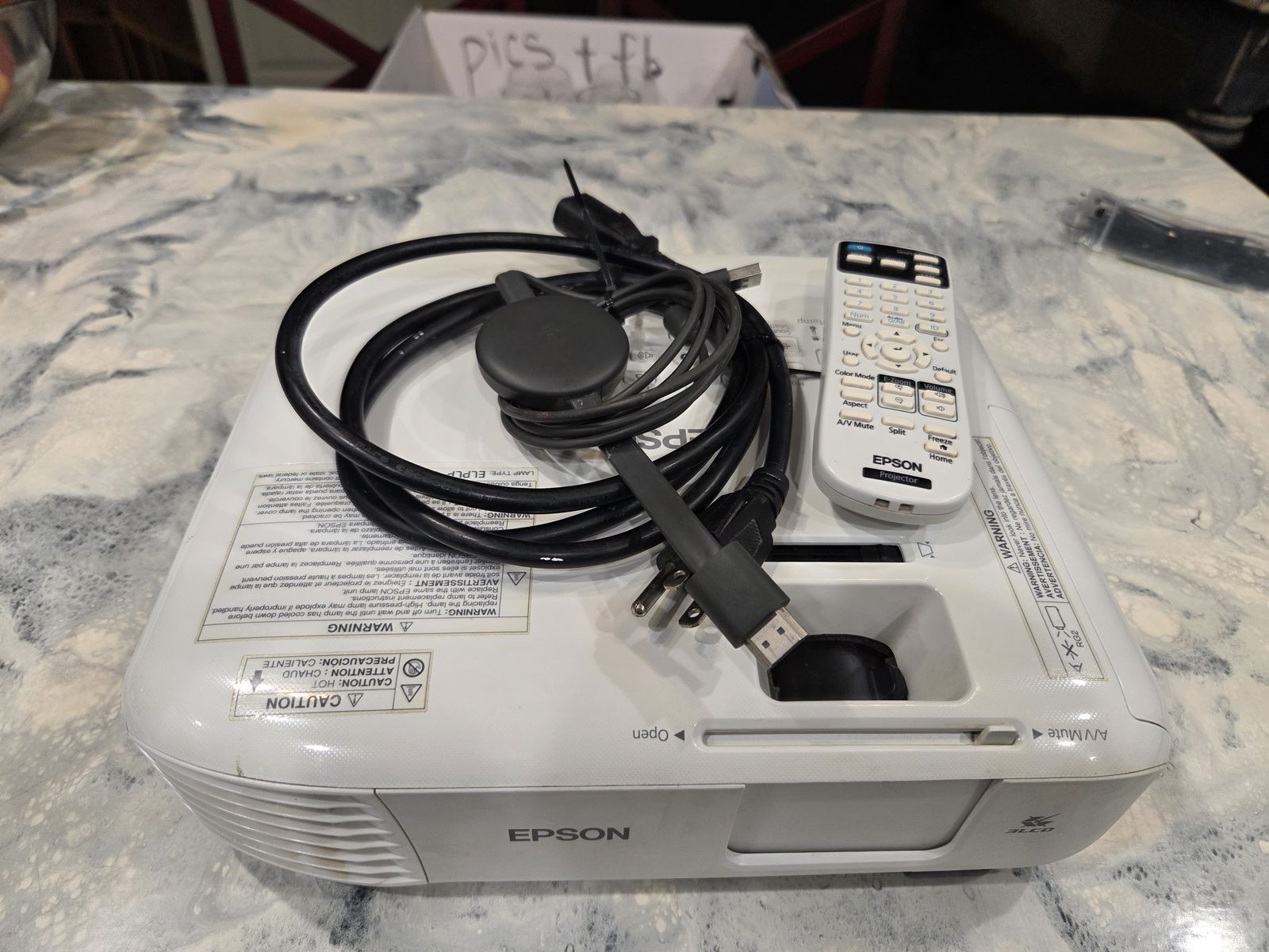 Epson Home Cinema 880 1080p Projector + Chromecast & Accessories