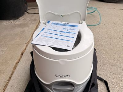 NEW - Thetford Porta Potti 565 Portable Toilet with Carry Bag