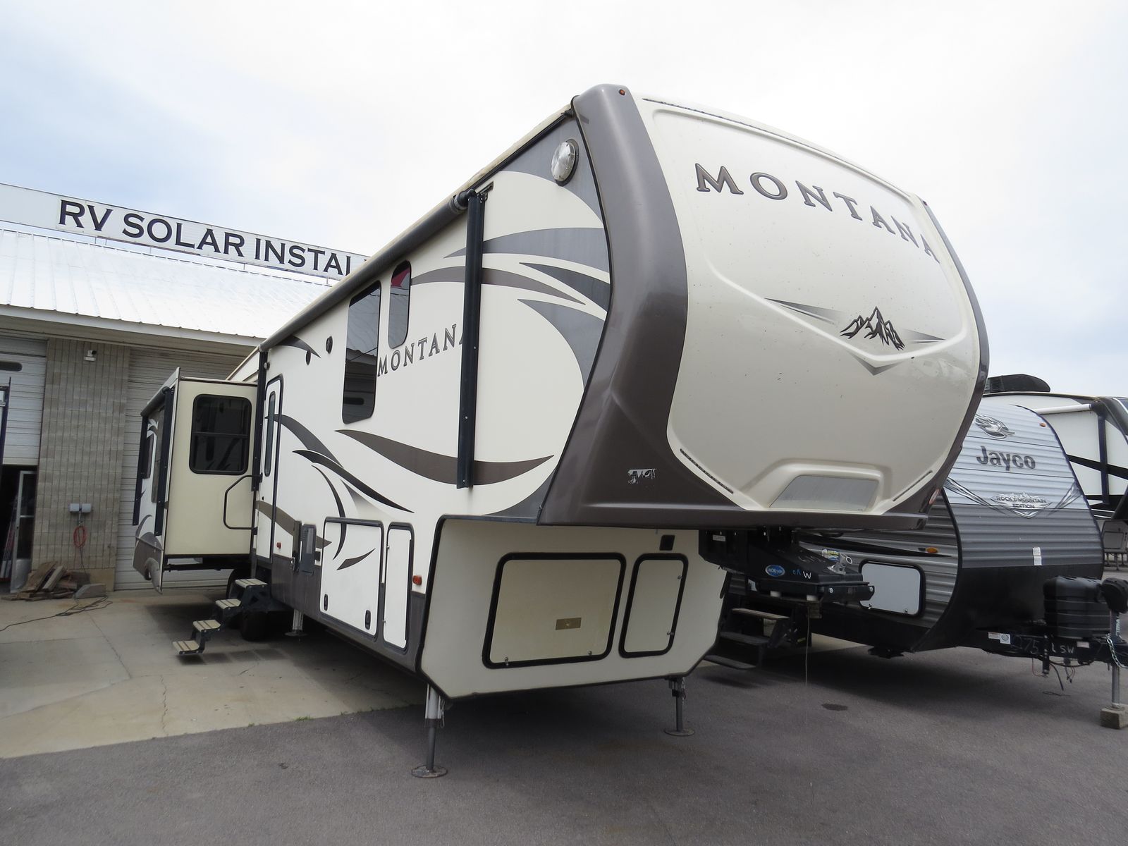 2016 Keystone Montana 3910FB