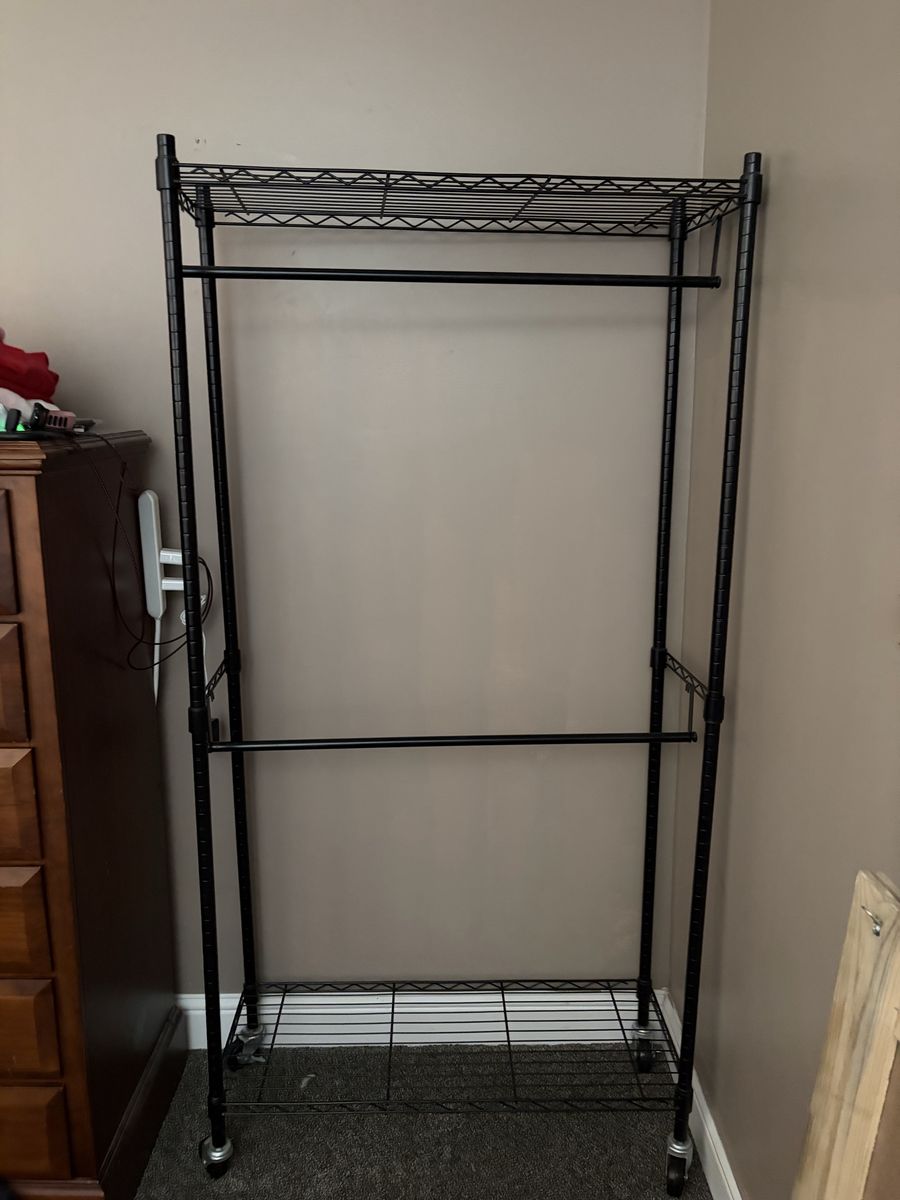 Standalone hanging closets