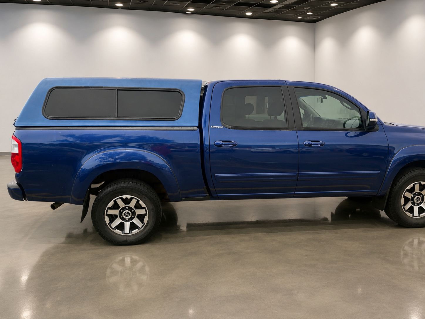 2000-2006 Toyota Tundra Double Cab 6.5 Foot Long Truck Shell / Camper Top – $1,350