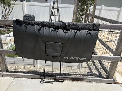 Dakine tailgate pad