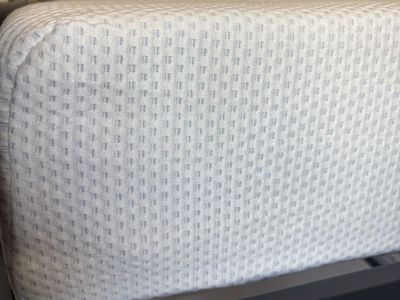 2 twin zinus 8inch memory foam mattresses