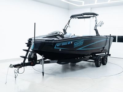 2018 Heyday Wake Boats WT-2 surf boat