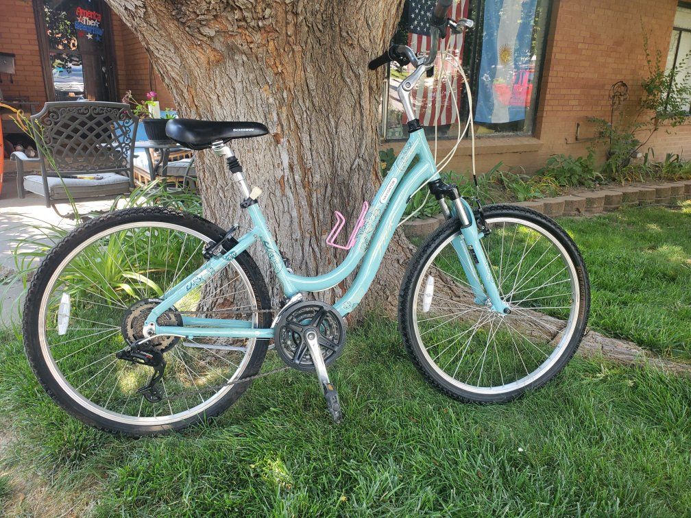 Mint Trek Navigator Girl's/Women's 16.5"/ 42cm Frame 26" Wheels Cruiser Mountain Road Bike Front Shock