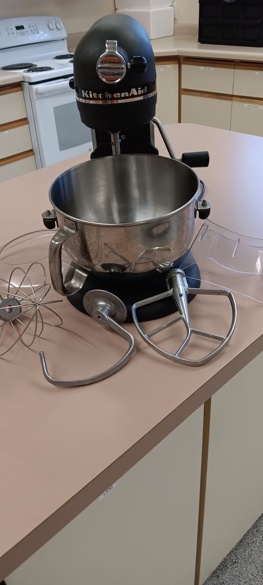 KitchenAid Professional Stand Mixer 6-Quart Bowl-Lift Black with Accessories