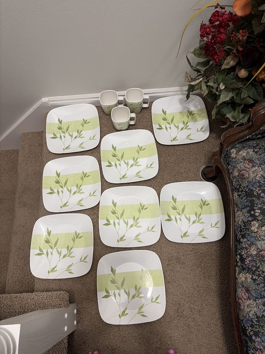 Mint Condition Corelle Rivage Square11 Piece