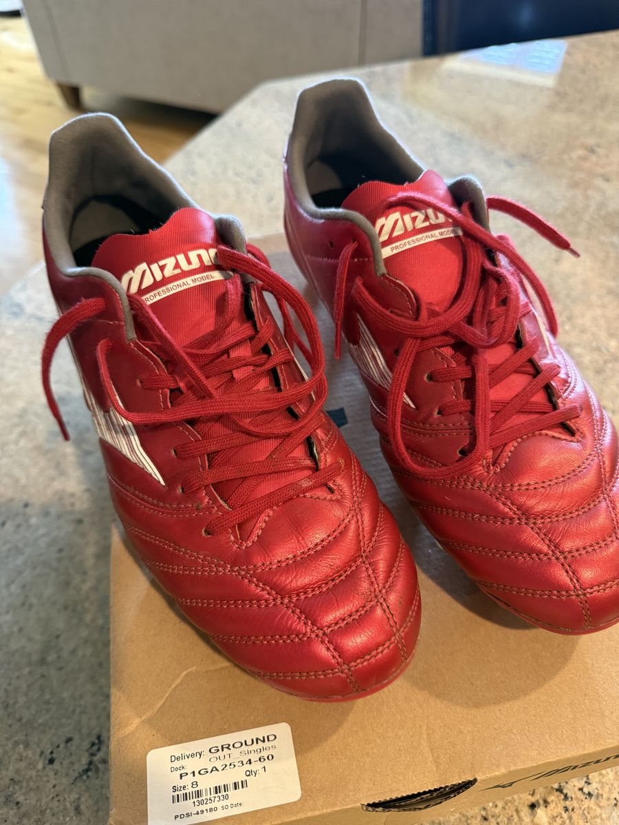 Mens Morelia Neo IV Pro Soccer Cleats Size 9