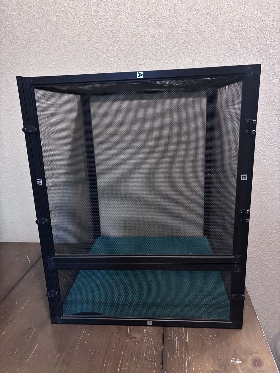 Mesh cage