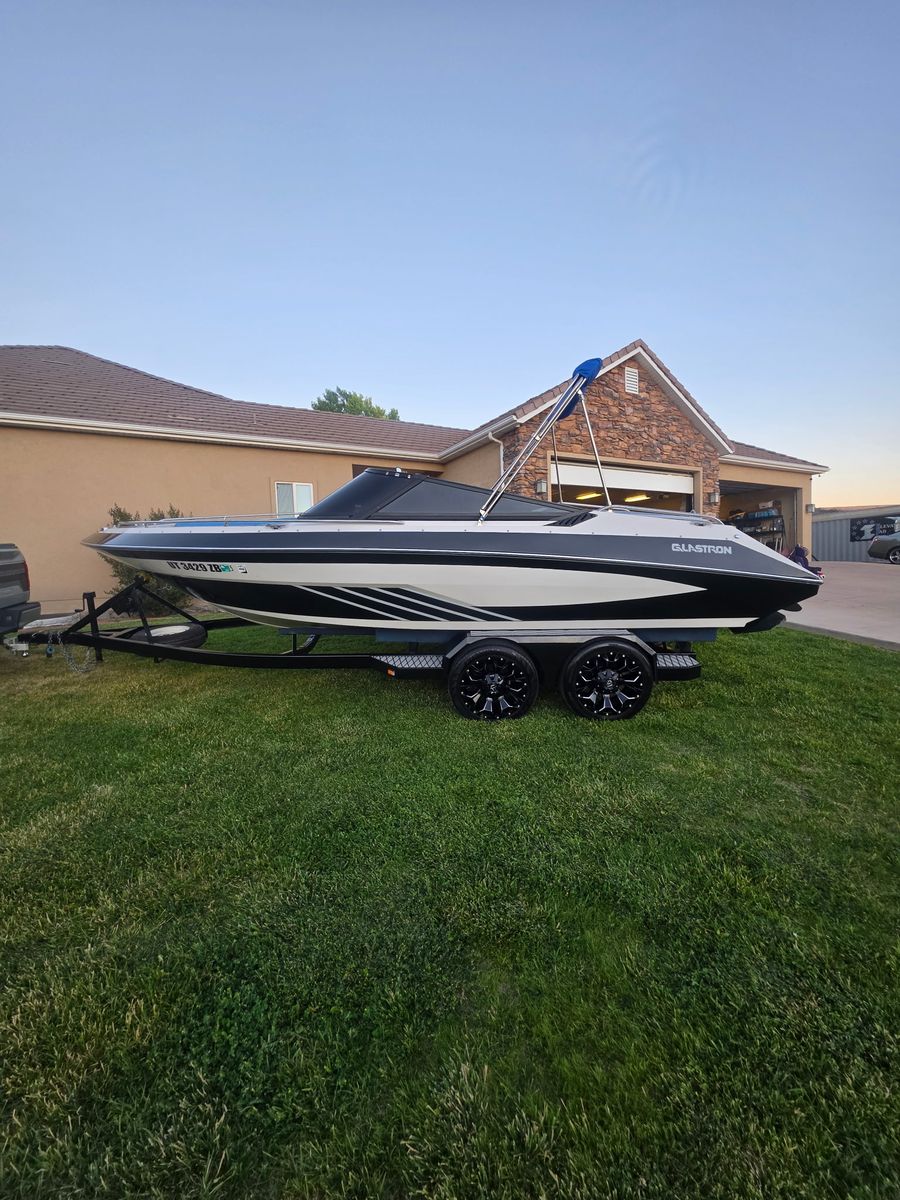 1989 Glastron Futura 22.5' | 7.4L V8 | Bravo 3 | 50+ MPH