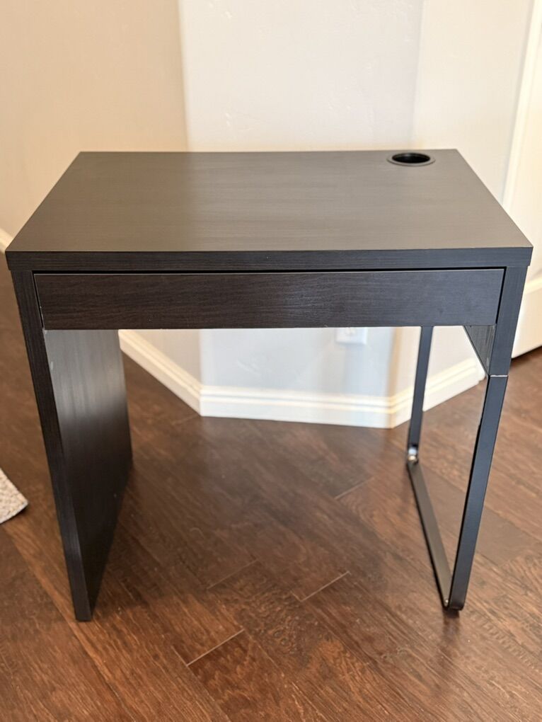 IKEA Micke Desk,