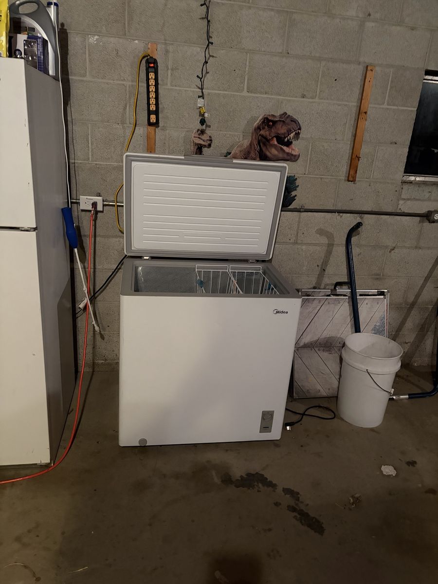 Midea White Chest Freezer