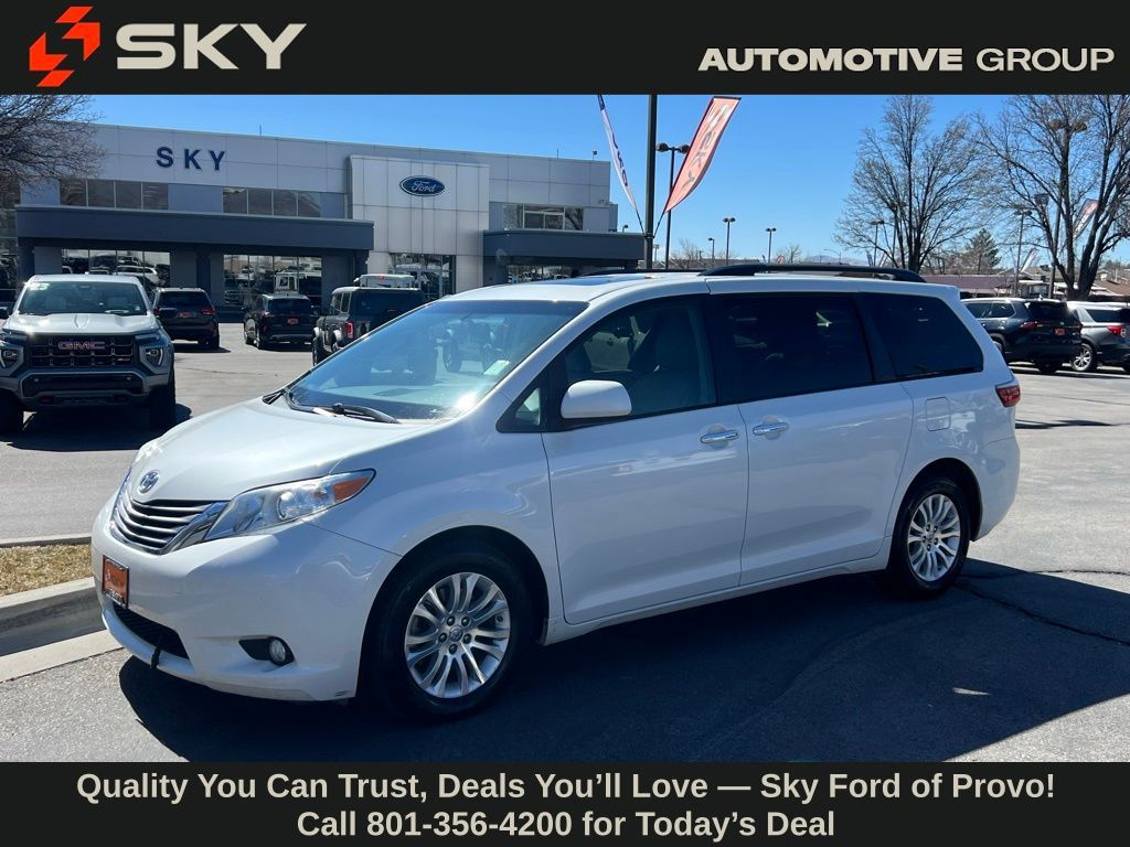 2017 Toyota Sienna XLE 8-Passenger