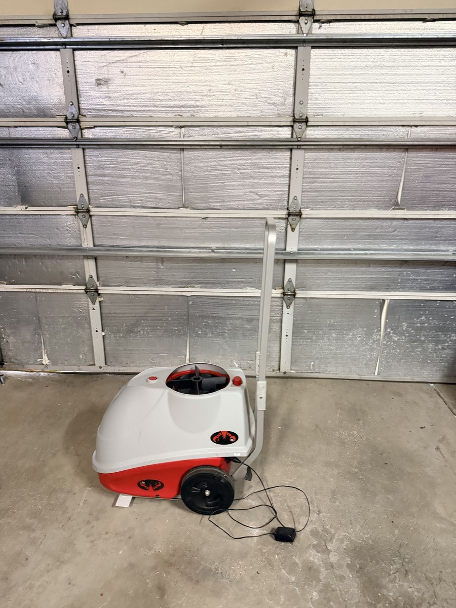 Lobster Elite 2 tennis ball machine