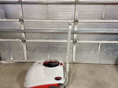 Lobster Elite 2 tennis ball machine