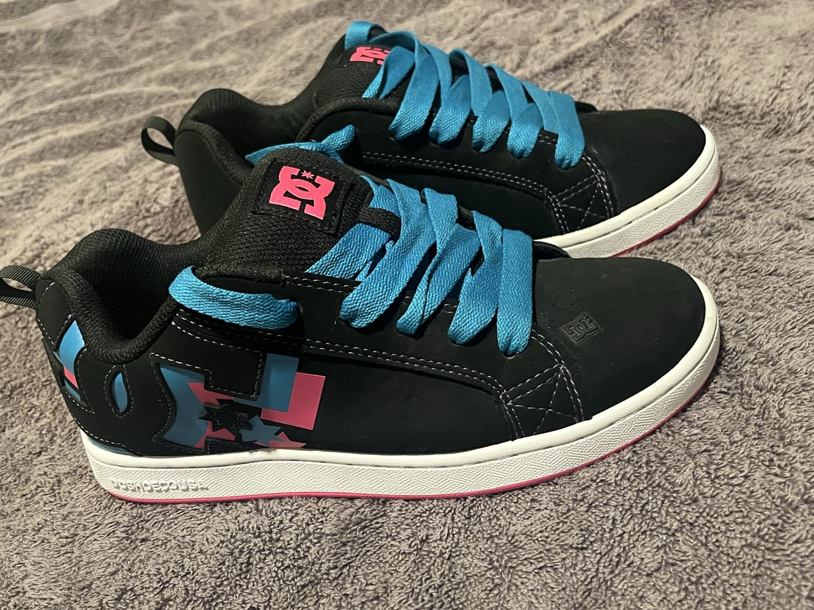 DC Shoes Black, Blue, and Pink Skate Shoes - 6.5