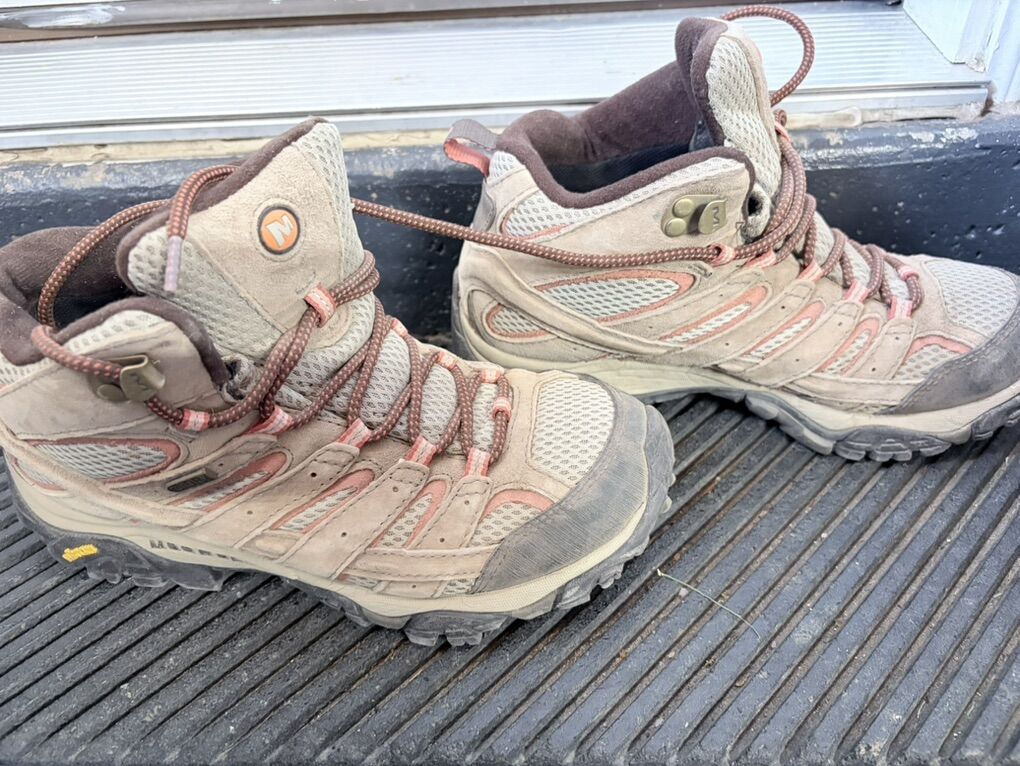 Merrell Women's Moab 2 Mid Bungee Cord Size 8